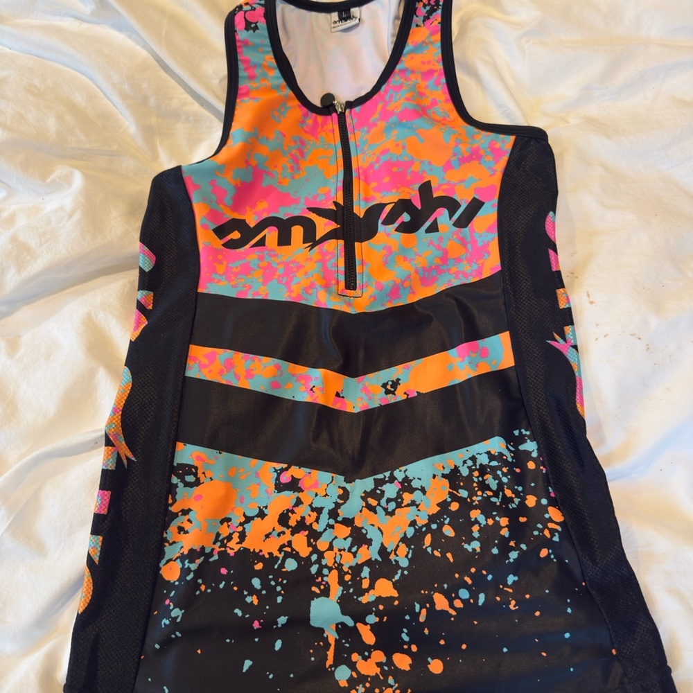 Sleek Splash Women's Triathlon Top - Never Worn and bottoms. Top L bottoms S